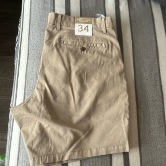 Mens gap khaki shorts 34 BNWT - Picture 1 of 2